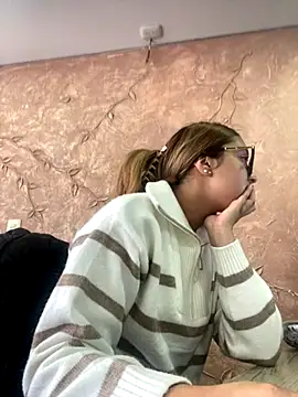 Miabonnett  online show from September 19, 2025, 11:58 am