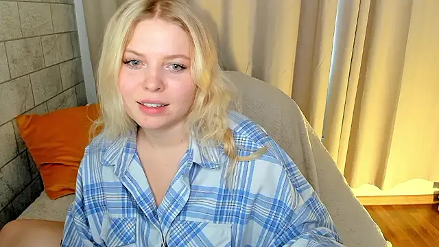 Snapshot of Eva_Kynu chatting on December 3, 2024, 6:32 am Eva Kynu online show from December 3, 2024, 6:32 am