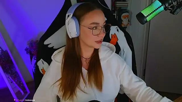 Emili1- online show from March 22, 2025, 1:08 pm