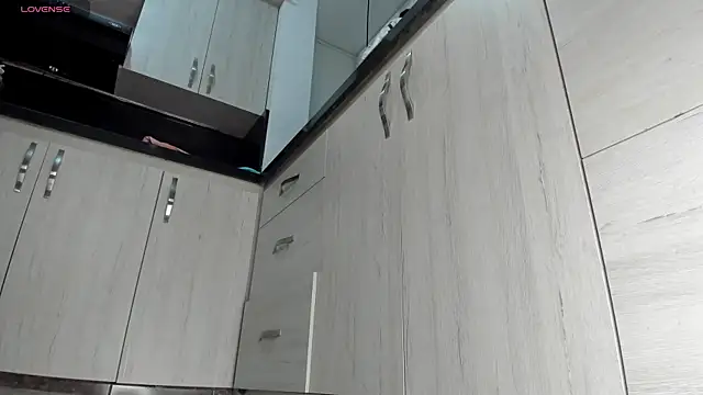 amelyaDreams online show from December 19, 2025, 1:24 pm