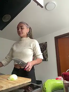 Snapshot of emma_oxford chatting on February 3, 2026, 5:18 pm emma oxford online show from February 3, 2026, 5:18 pm