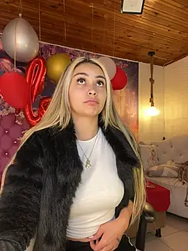 Snapshot of emma_oxford chatting on February 18, 2025, 8:25 pm emma oxford online show from February 18, 2025, 8:25 pm