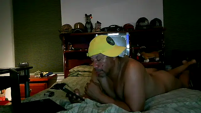 Snapshot of pimpdaddy4ever chatting on May 14, 2026, 3:36 am pimpdaddy4ever online show from May 14, 2026, 3:36 am