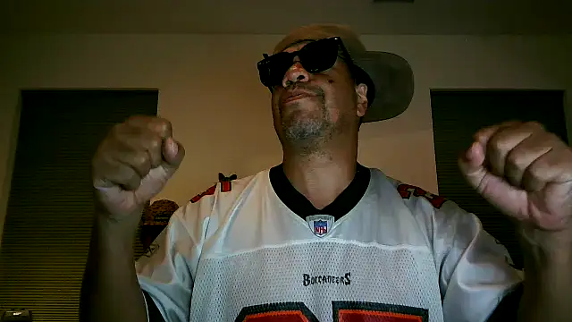 Snapshot of pimpdaddy4ever chatting on April 29, 2026, 11:44 pm pimpdaddy4ever online show from April 29, 2026, 11:44 pm
