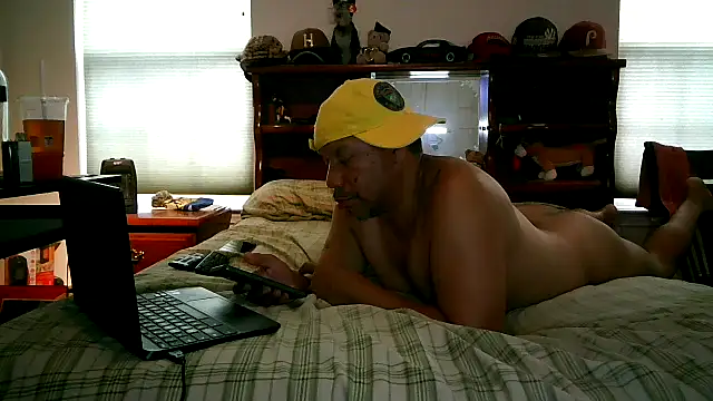 Snapshot of pimpdaddy4ever chatting on May 9, 2026, 2:42 pm pimpdaddy4ever online show from May 9, 2026, 2:42 pm