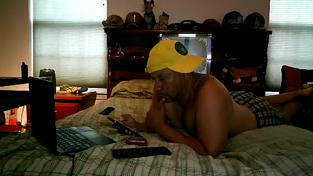 Snapshot of pimpdaddy4ever chatting on May 2, 2026, 2:22 pm pimpdaddy4ever online show from May 2, 2026, 2:22 pm