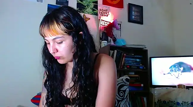 sweetiee mary online show from February 18, 2025, 5:09 pm