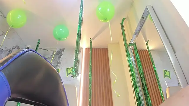 LAILAMORFY online show from March 17, 2026, 12:52 pm