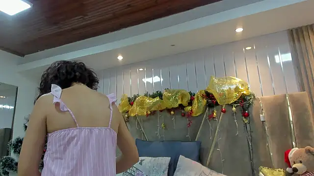 Vicky  skinny  online show from December 30, 2024, 5:55 pm