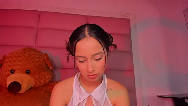 little-Emma online show from November 12, 2025, 11:08 pm