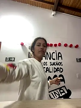 little-Emma online show from September 17, 2025, 3:08 am