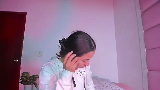 little-Emma online show from October 1, 2025, 3:11 am