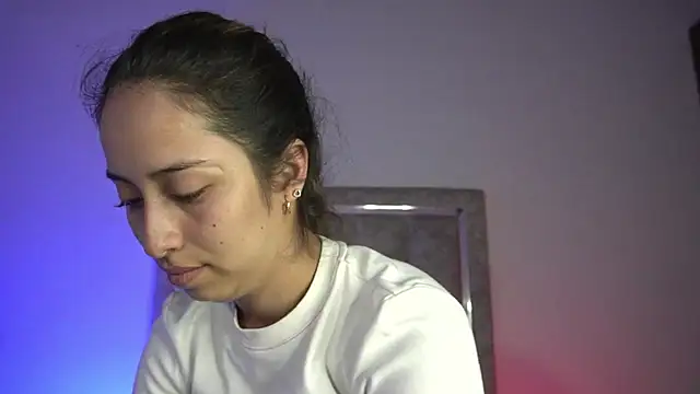 Snapshot of little-Emma chatting on July 21, 2026, 11:39 pm little-Emma online show from July 21, 2026, 11:39 pm