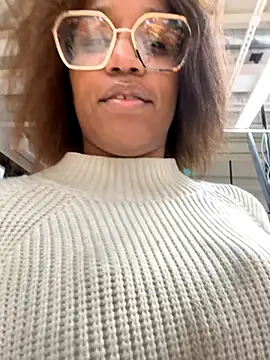 Black Dolll online show from November 4, 2025, 4:44 pm