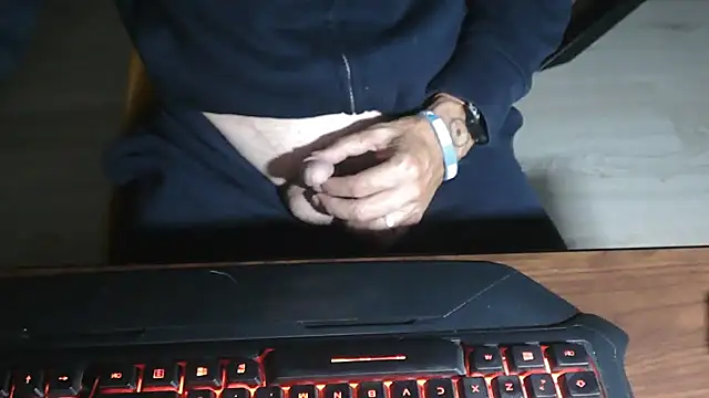 Adri gard online show from October 4, 2025, 10:55 pm