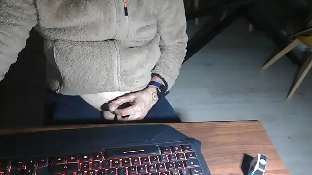 Adri gard online show from March 14, 2026, 9:32 pm