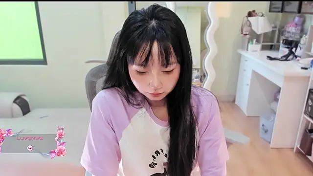 Snapshot of Nery_Asian chatting on June 27, 2026, 7:47 am Nery Asian online show from June 27, 2026, 7:47 am