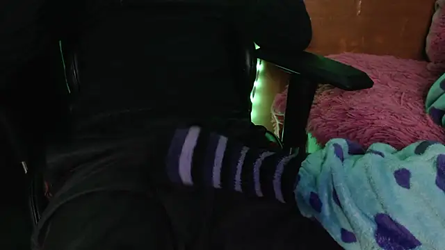 OldManAndGirlishLady online show from February 19, 2025, 2:12 am