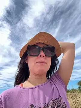 Reinacatchile online show from March 8, 2026, 5:16 pm