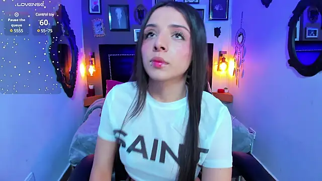 Snapshot of Charlotte__Benett chatting on March 23, 2025, 4:16 am Charlotte Benett online show from March 23, 2025, 4:16 am