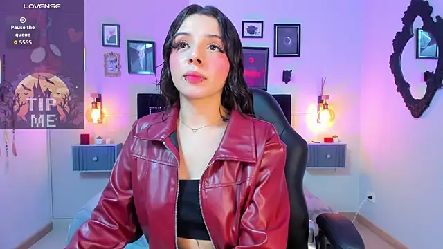 Snapshot of Charlotte__Benett chatting on November 3, 2025, 4:39 am Charlotte Benett online show from November 3, 2025, 4:39 am