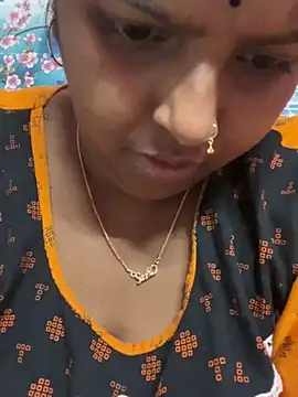 Snapshot of Beauty-queen chatting on March 17, 2025, 4:54 pm Beauty-queen online show from March 17, 2025, 4:54 pm