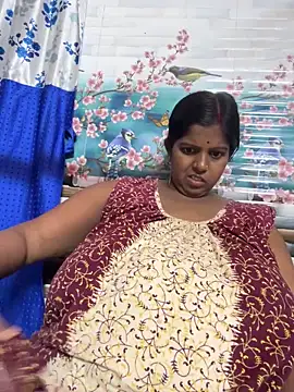 Snapshot of Beauty-queen chatting on April 28, 2026, 2:43 pm Beauty-queen online show from April 28, 2026, 2:43 pm