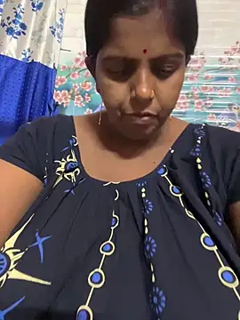 Snapshot of Beauty-queen chatting on April 27, 2026, 1:53 pm Beauty-queen online show from April 27, 2026, 1:53 pm