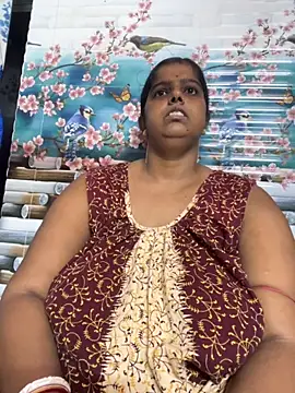 Snapshot of Beauty-queen chatting on September 15, 2025, 11:10 am Beauty-queen online show from September 15, 2025, 11:10 am