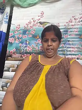 Snapshot of Beauty-queen chatting on October 26, 2025, 11:10 am Beauty-queen online show from October 26, 2025, 11:10 am