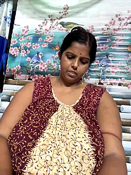 Snapshot of Beauty-queen chatting on September 26, 2025, 12:45 pm Beauty-queen online show from September 26, 2025, 12:45 pm