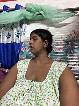 Snapshot of Beauty-queen chatting on July 4, 2026, 2:10 pm Beauty-queen online show from July 4, 2026, 2:10 pm