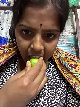 Snapshot of Beauty-queen chatting on March 9, 2025, 5:17 pm Beauty-queen online show from March 9, 2025, 5:17 pm