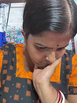 Snapshot of Beauty-queen chatting on March 11, 2025, 8:41 am Beauty-queen online show from March 11, 2025, 8:41 am