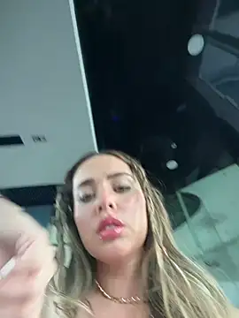 Snapshot of Alirawrz chatting on February 20, 2026, 6:19 am Alirawrz online show from February 20, 2026, 6:19 am