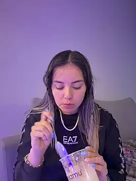 Snapshot of Alirawrz chatting on October 11, 2025, 7:37 pm Alirawrz online show from October 11, 2025, 7:37 pm