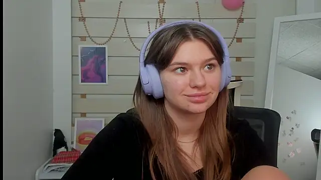 Josephine Kiss online show from February 23, 2025, 1:32 pm