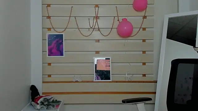 Josephine Kiss online show from February 14, 2025, 6:12 am