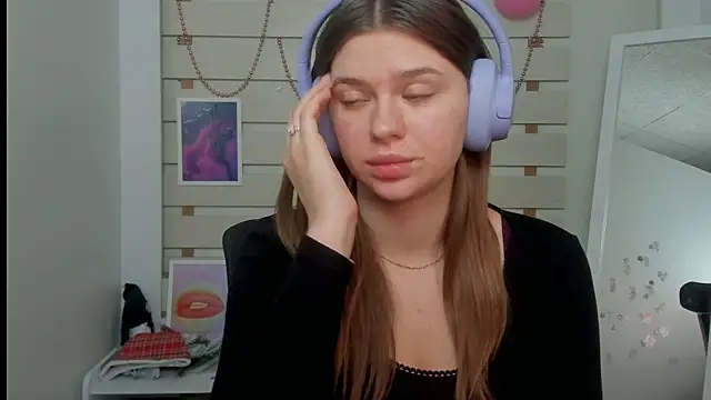 Josephine Kiss online show from February 23, 2025, 4:35 pm