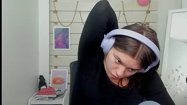 Josephine Kiss online show from February 23, 2025, 10:28 am