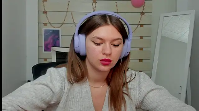 Josephine Kiss online show from February 24, 2025, 4:15 pm