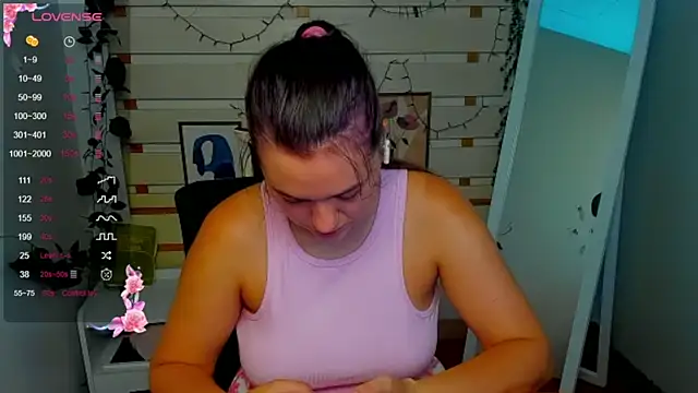 Snapshot of Josephine_Kiss chatting on August 6, 2026, 12:33 pm Josephine Kiss online show from August 6, 2026, 12:33 pm