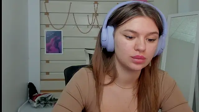 Josephine Kiss online show from February 19, 2025, 4:33 pm