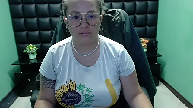 SaraThomso online show from February 22, 2025, 3:01 am