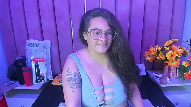 SaraThomso online show from November 12, 2025, 3:32 am