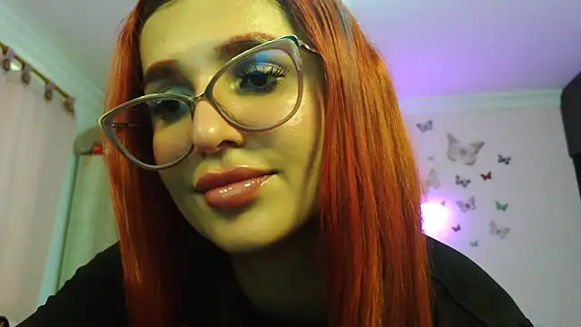 Snapshot of caroline_jonson chatting on June 3, 2026, 8:35 pm caroline jonson online show from June 3, 2026, 8:35 pm