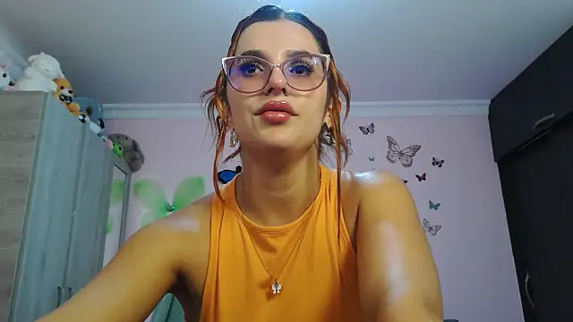 caroline jonson online show from November 18, 2025, 7:28 pm