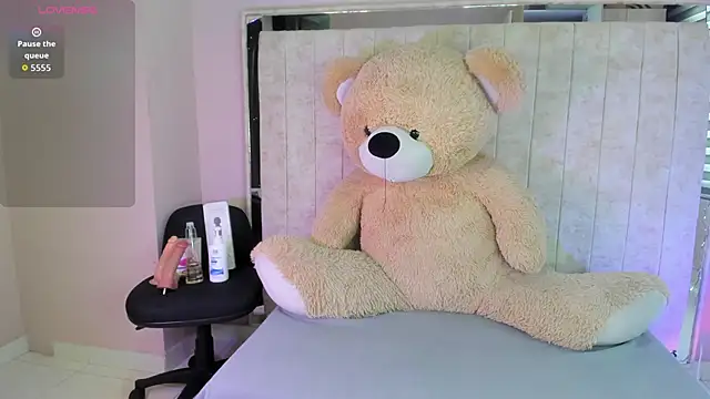 Danna 777  online show from October 14, 2025, 8:09 pm