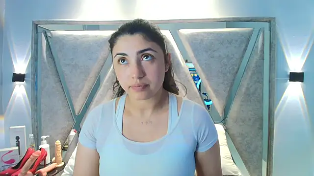 Danna 777  online show from October 6, 2025, 9:04 pm