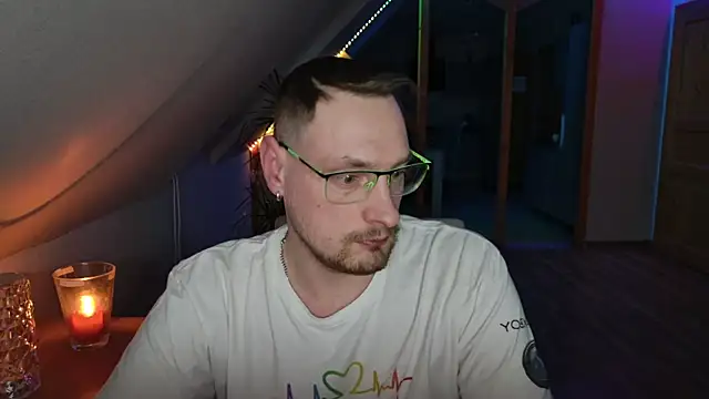 Snapshot of Relsxboy chatting on February 5, 2025, 9:40 pm Relsxboy online show from February 5, 2025, 9:40 pm